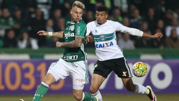 Palmeiras sofre gol no fim, mas dorme líder; veja outros resultados
