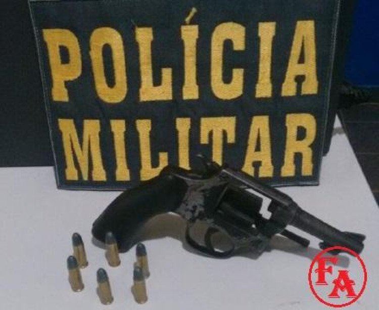 Polícia Militar flagra menor de 15 anos com revólver na cintura