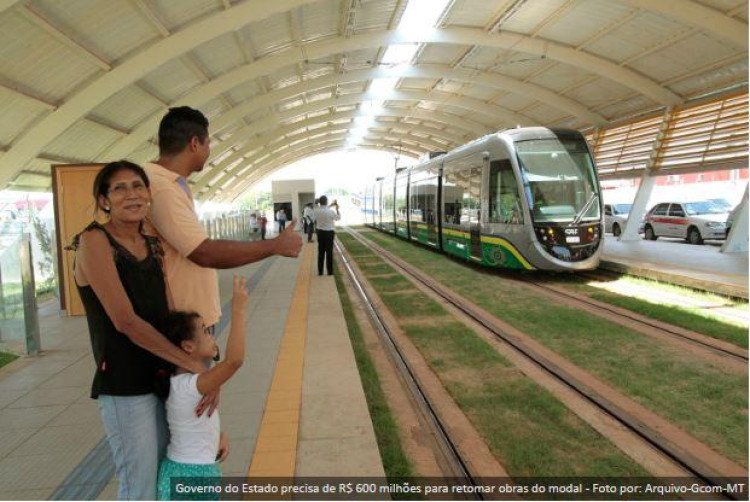 Taques consegue R$ 400 milhões para obras do VLT de MT