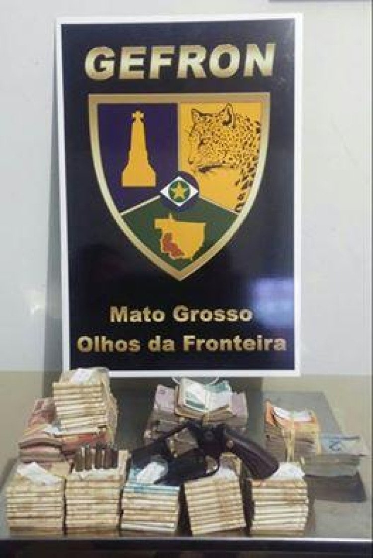 Gefron apreende mais de 81mil reais e arma de fogo em abordagem na fronteira