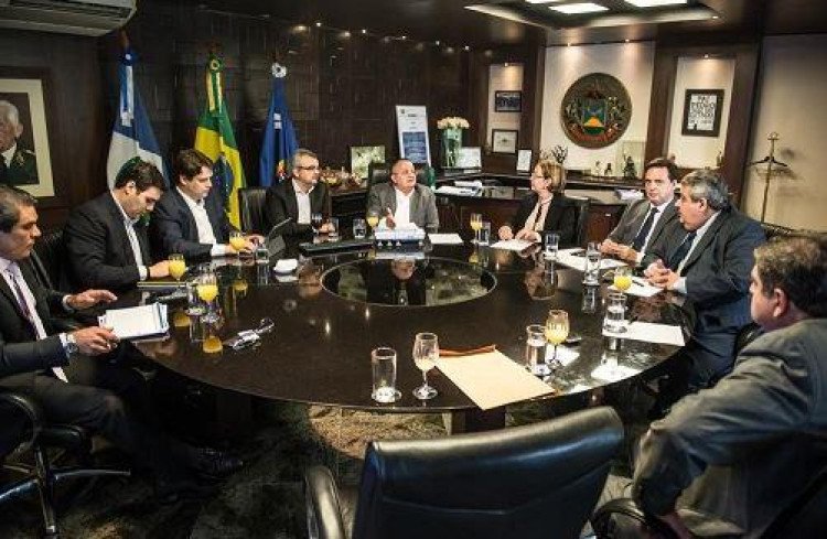 Governador anuncia novo atraso de repasses e propõe criação de comissão para acompanhar contas do Executivo