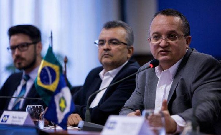 Decreto suspende horas extras de servidores públicos em MT
