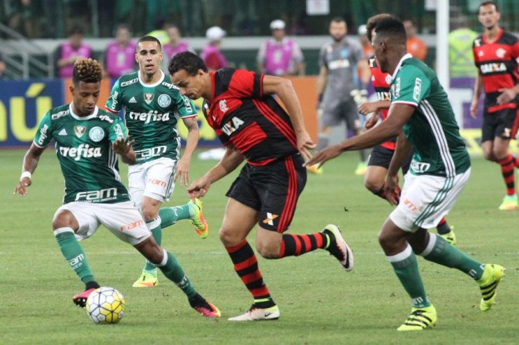 Verdão arranca empate com Fla e defende liderança