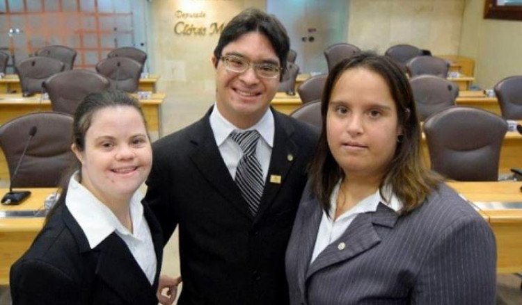AL de MT firma parceria para  vaga de estágio para pessoas com síndrome de Down