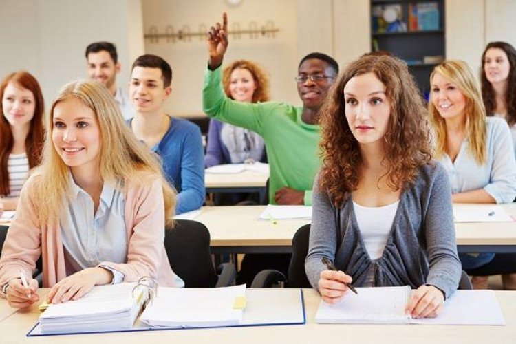Bolsas de estudo de até 50% estão disponíveis em Cáceres