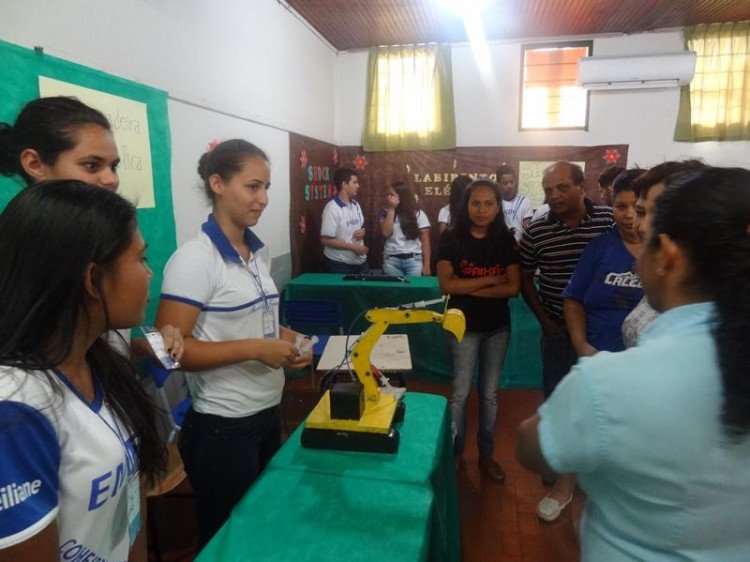 Escola de Quatro Marcos promove 2ª Feira Tecnológica