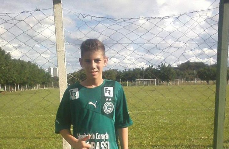 KERISON: Garoto de Quatro Marcos que treina no Goias em busca de um sonho: ser jogador de futebol