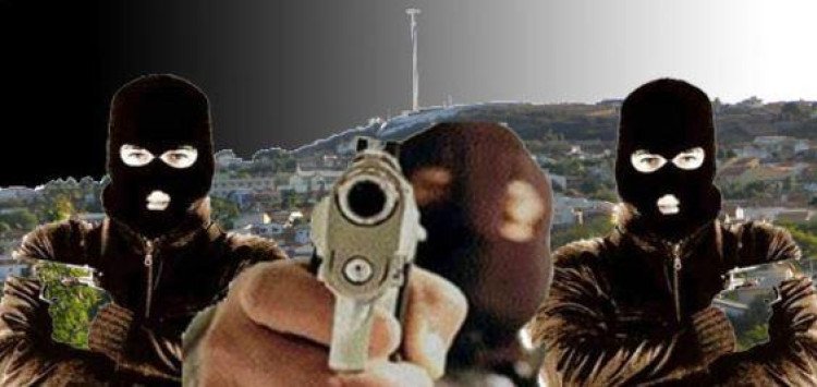 Quadrilha faz família refém, e rouba 2 caminhões em Quatro Marcos