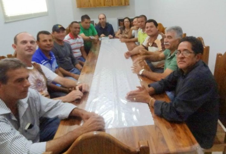 Ronaldo Floreano se reúne com vereadores eleitos de Quatro Marcos