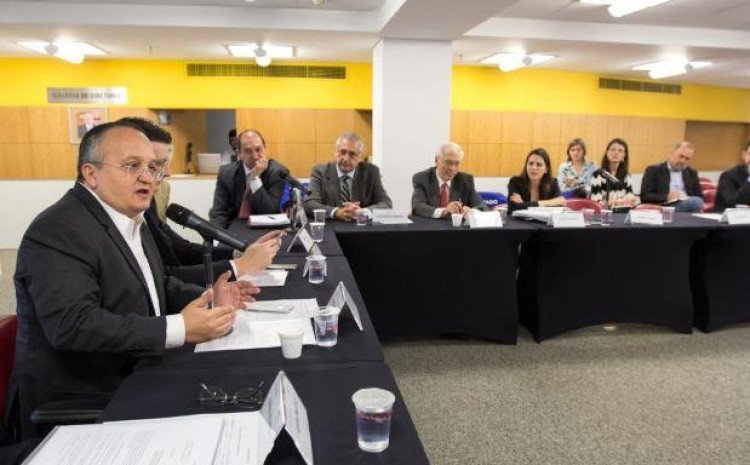 Professores e empresários elogiam proposta de reforma tributária de MT