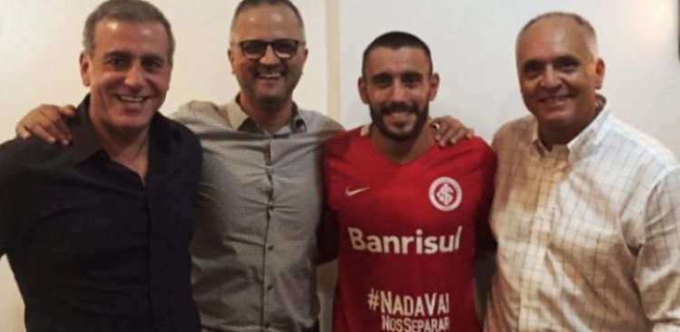 Alan Ruschel renova com Internacional até dezembro de 2018