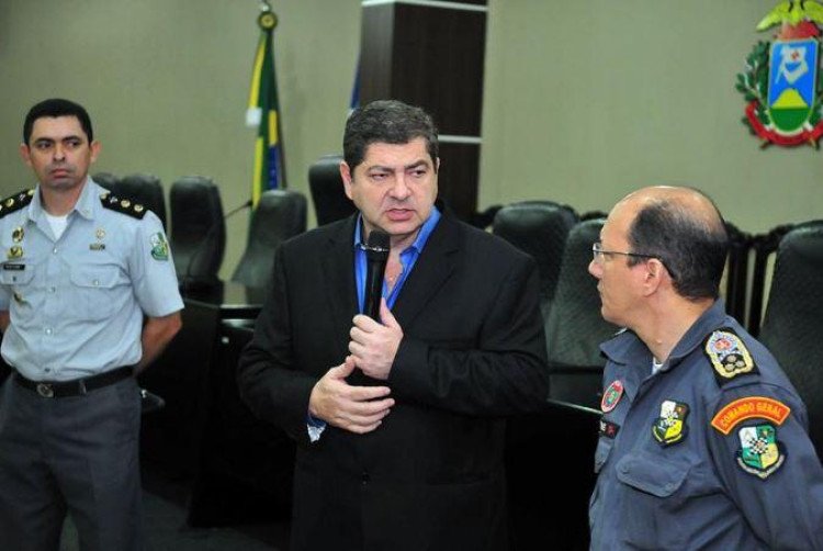 Maluf defende seguro de vida para servidores da Segurança