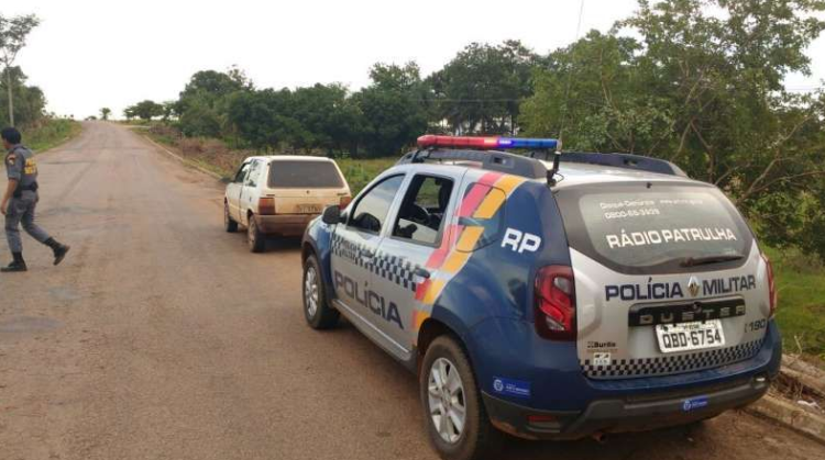 PM prende suspeitos de roubar veículo em Araputanga dentre eles um menor é apreedido