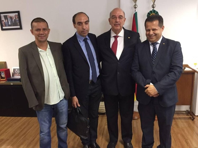 Prefeito de Quatro Marcos e Ministro discutem apoio para instalação de restaurante popular
