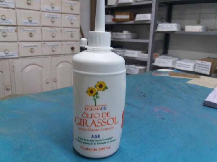 ÓLEO DE GIRASSOL: Farmácia Básica de Quatro Marcos recebeu  doação  de remédio  usado em cicatrização que está prestes a vencer