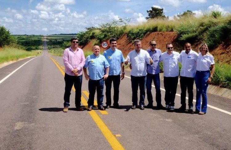 Taques anuncia pavimentação, entrega maquinários e balsa no Xingu