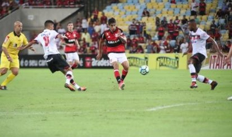 Flamengo empata sem gols com o Atlético-GO