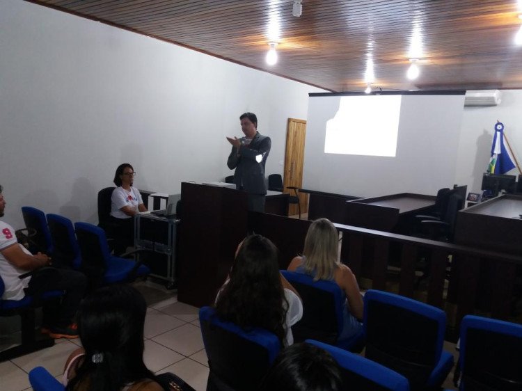 Fórum de Quatro Marcos realiza evento alusivo ao Dia Nacional de Adoção