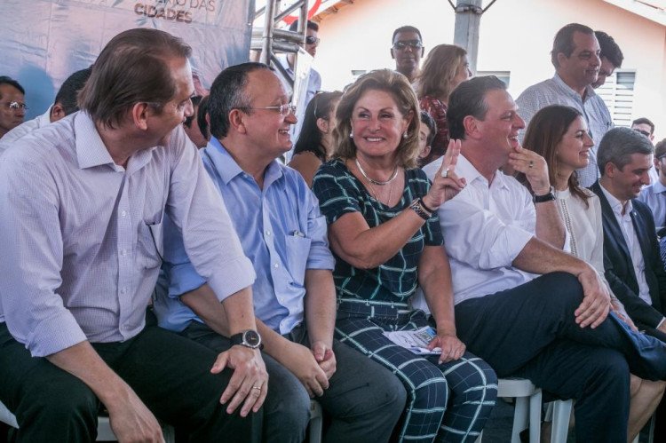 Governo de MT é parceiro e entrega mais de cinco mil moradias em Várzea Grande