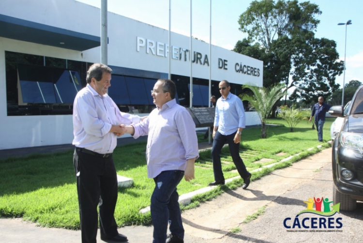 Taques libera R$ 15 mi do Estado para a ZPE, diz prefeito de Cáceres