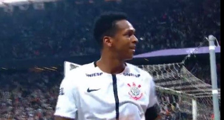 Atlético-PR arranca empate com o Corinthians