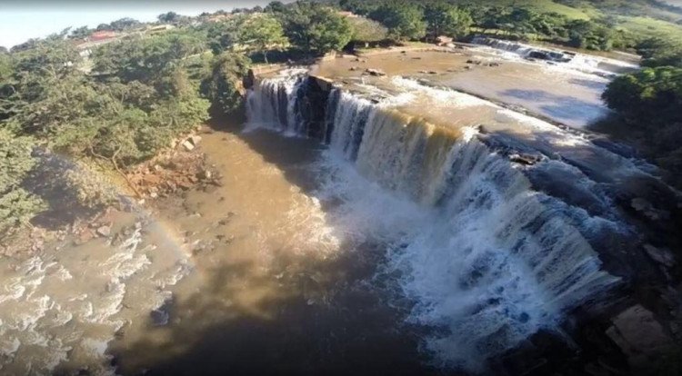 Jovem morre afogado ao tomar banho com amigos em cachoeira em MT