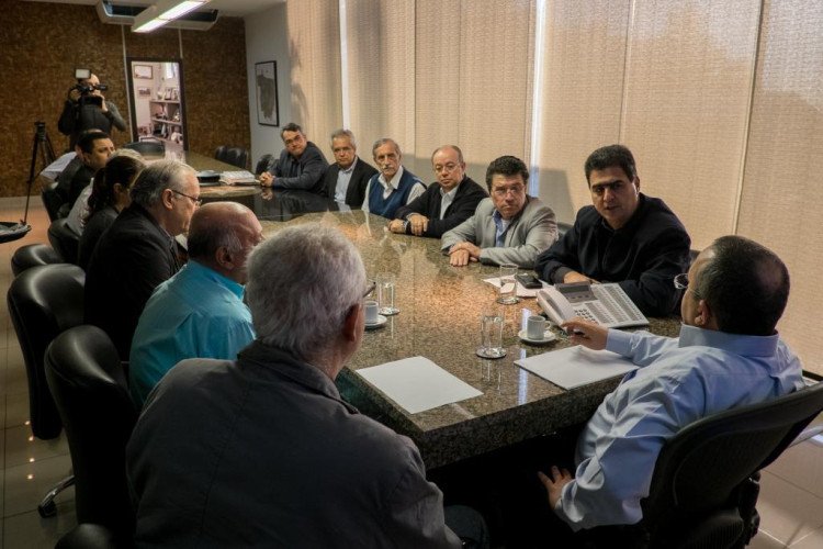 Taques e prefeito de Cuiabá discutem situação dos hospitais filantrópicos