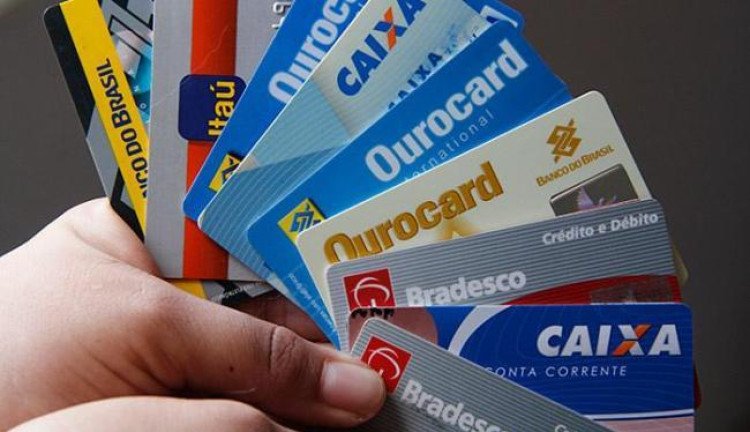 Municípios devem receber até R$ 100 mi com imposto do cartão de crédito