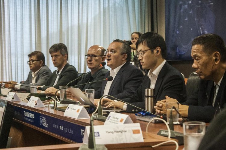 Chineses chegam a MT para aprender sobre suinocultura e estreitar parcerias