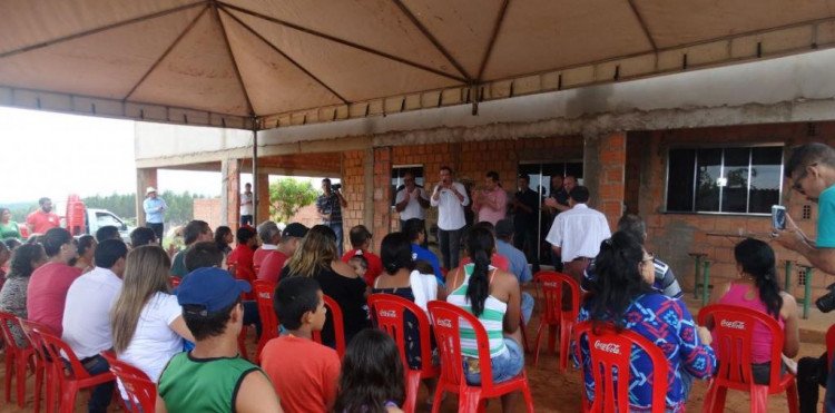 Deputado Valtenir Pereira escuta demandas em assentamentos da região Sul