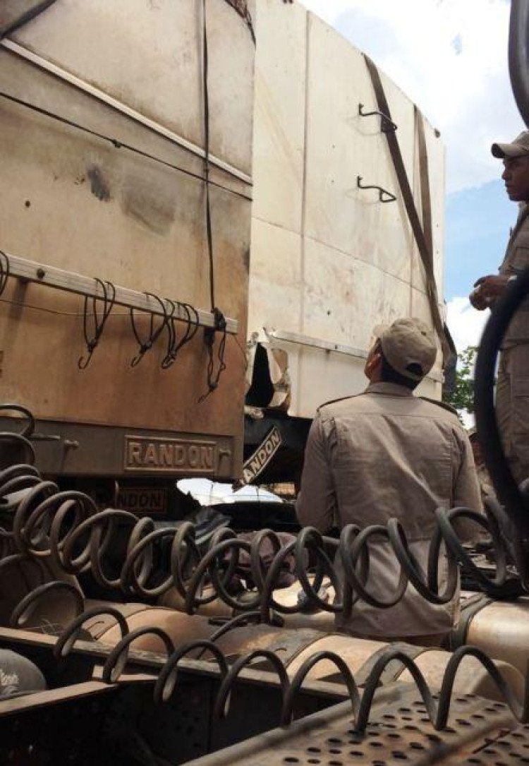 PF apreende quase 1 tonelada de pasta-base de coca em fundo de carretas