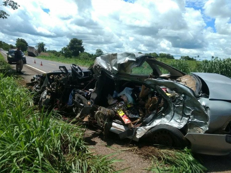 GLÓRIA D'OESTE: 3 morrem em acidente entre carreta e carro de passeio na rodovia 174