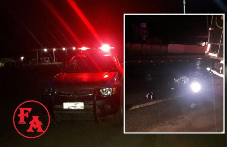Motociclista morre após se chocar violentamente na traseira de caminhão parado