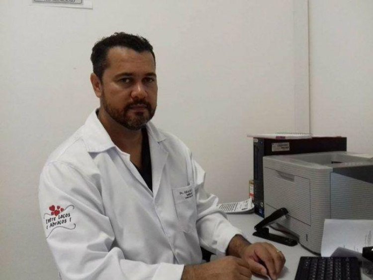 CAOS NA SAÚDE: Doutor Eduardo diz que é vítima de perseguição política