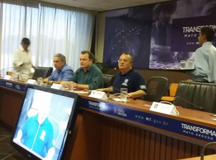 CRISE NA SAÚDE: Lideranças politicas da região de Cáceres reúne com o governador para solucionar a situação dos hospitais filantrópicos e Regional