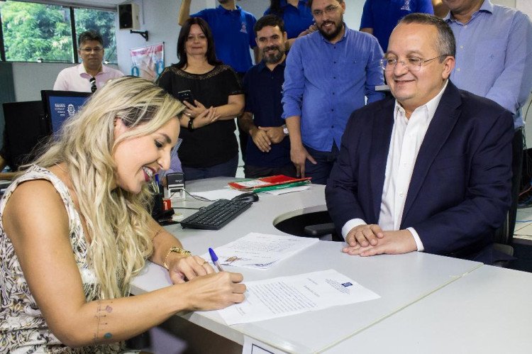 Governo de MT começa a empossar professores aprovados em concurso