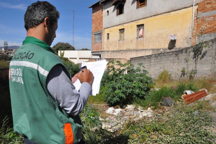 LIMPEZA DE LOTES URBANOS: vereador cobra mudanças no Código de Postura para a aplicação da lei