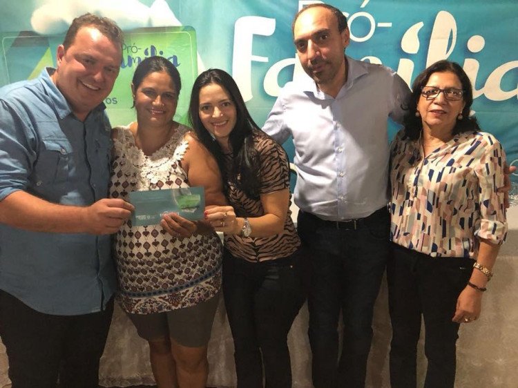 QUATRO MARCOS - PRÓ-FAMÍLIA: 176 famílias receberam seus cartões e agora fazem parte da rede de proteção social