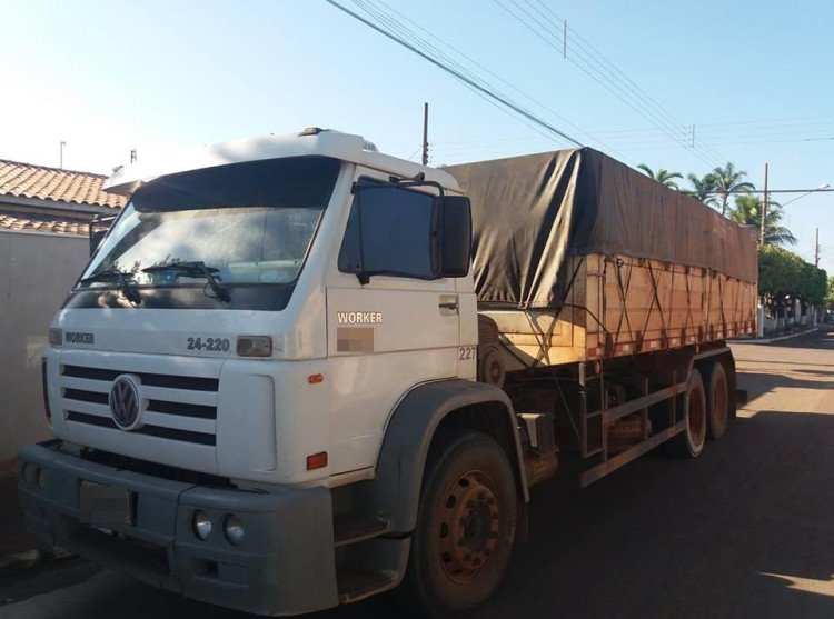 QUATRO MARCOS: caminhoneiro bêbado com cachaça ‘Velho Barreiro’ é preso pela polícia