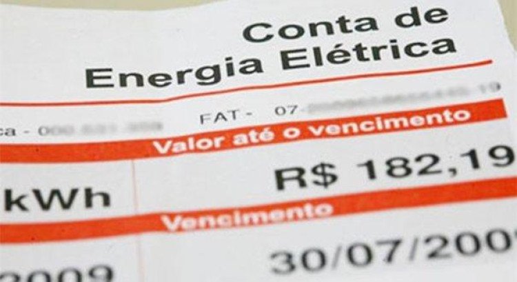 Contas de energia seguem com bandeira vermelha nível 2 em outubro, diz Aneel