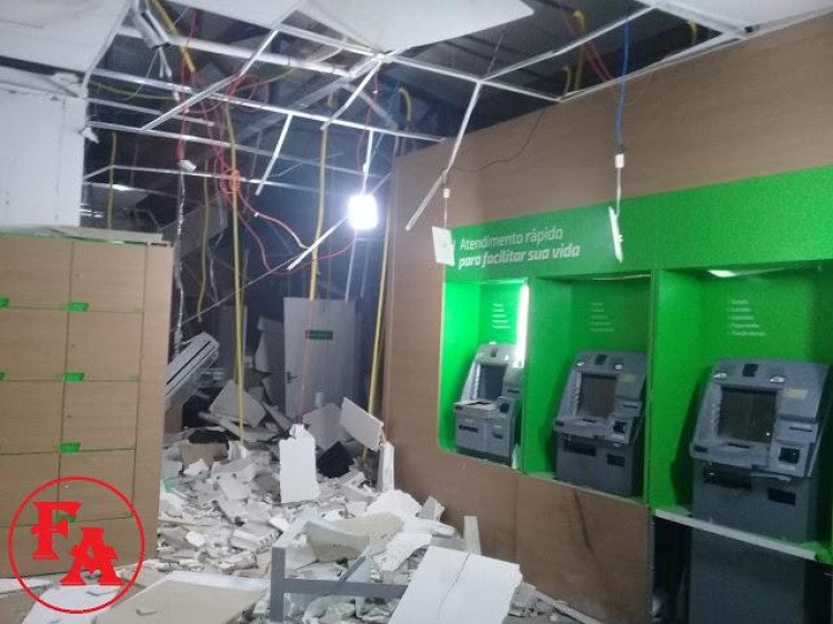 LAMBARI:  Gefron auxilia buscas a bandidos que explodiram cofre e levaram mais de R$ 200 mil