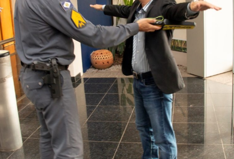 Forum de Quatro Marcos terá detector de metal; após juiz ser baleado em MT