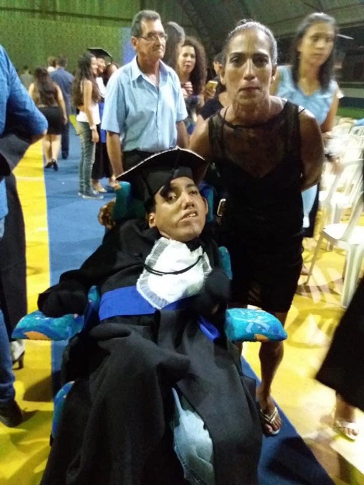 QUATRO MARCOS: Estudante supera deficiência e conclui o ensino médio