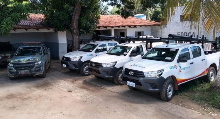 Ladrões são detidos em comboio de caminhonetes roubadas de concessionária de energia na fronteira