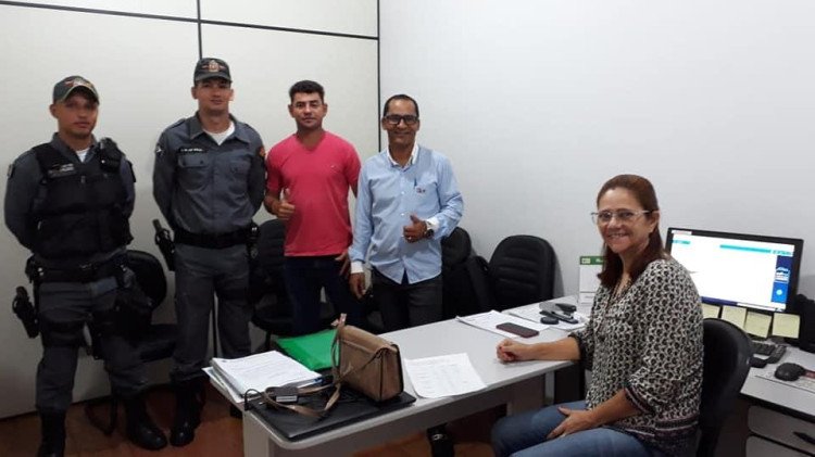 Secretária de Educação, policiais instrutores  e vereador reúnem e discutem inicio de aula do Proerd