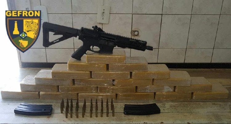 Gefron apreende droga e fuzil na fronteira