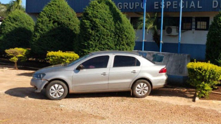 QUATRO MARCOS: Assaltantes trocam tiros com policiais após roubarem veículo