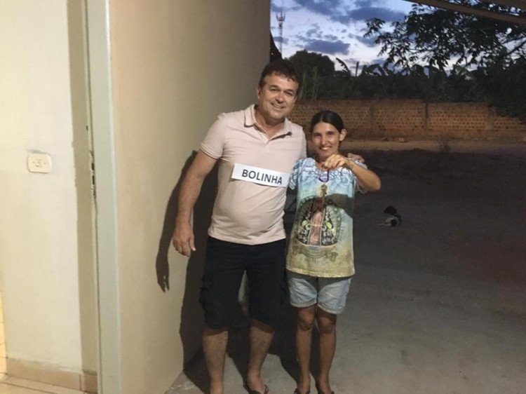 Família que perdeu tudo em incêndio ganha casa nova