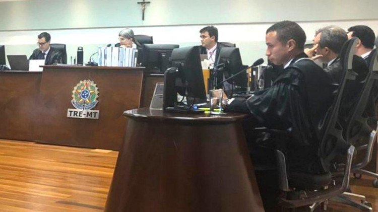 Justiça Eleitoral cassa diploma de prefeito e vice de Lambari D’Oeste