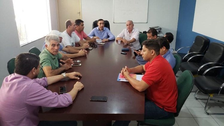 O ASSUNTO É A ÁGUA DE 4 MARCOS: Ronaldo Floreano e vereadores reúnem com diretor executivo da autarquia Águas do Pantanal de Cáceres